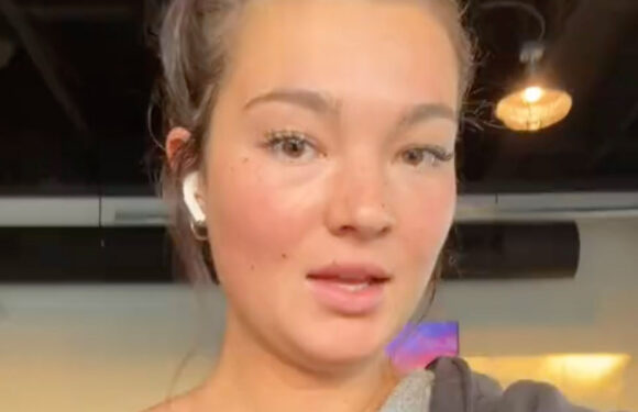 I went to a new gym in booty scrunch leggings & just a sports bra – it was a huge mistake, the color was the worst part | The Sun