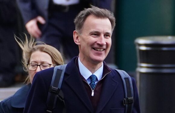 Jeremy Hunt praises 'fiscal discipline' amid hopes of sub-5% inflation