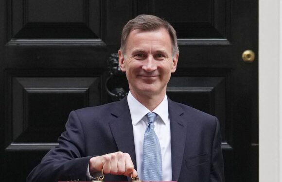 Jeremy Hunt weighs up plan to cut income tax or National Insurance