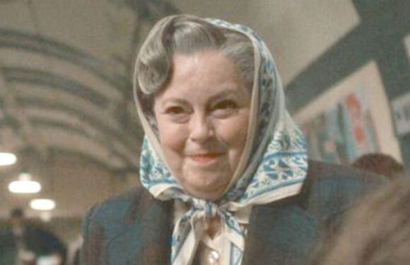 Meet the veteran star Greta Scacchi behind Polly in Netflixs Bodies