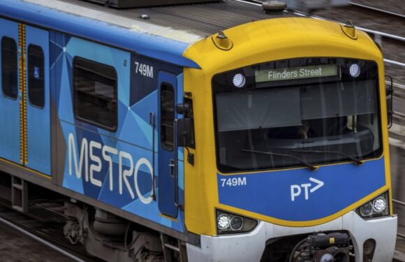 Melbourne trains halted as communications go down