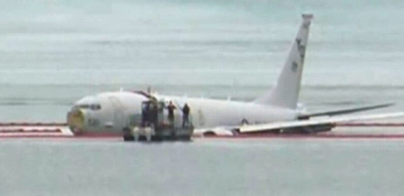 Military plane crash lands in Kaneohe Bay, Hawaii ocean with 9 passengers on board as craft seen floating in water | The Sun