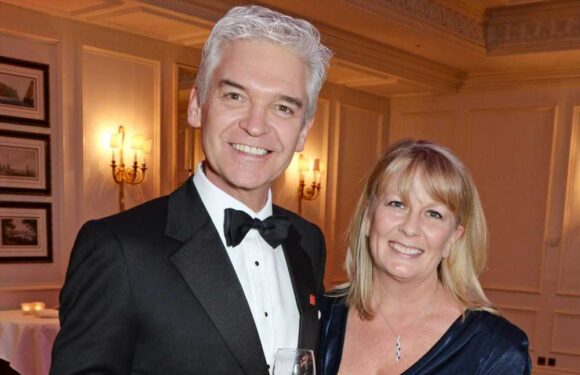 Phillip Schofield will ‘spend Christmas with ex-wife Stephanie’ after split and This Morning axe | The Sun