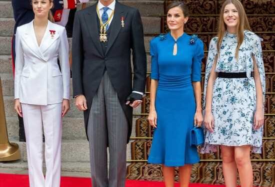 Princess Leonor celebrated her 18th b-day in a white pantsuit, at an official ceremony