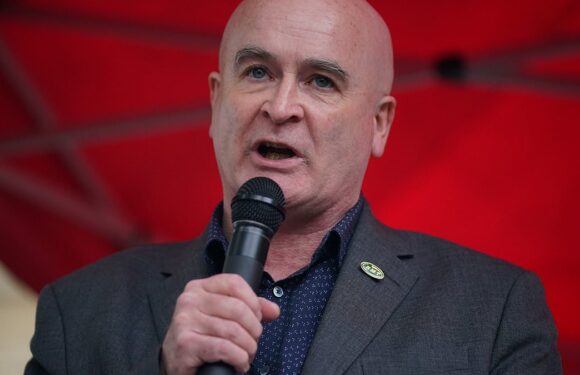 RMT members vote to end 18 months of train strikes