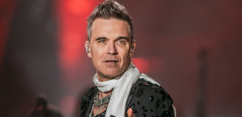 Robbie Williams ends Melbourne gig with tribute to fan who died in Sydney