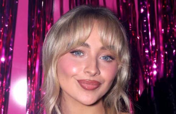 Sabrina Carpenter Announces Fruitcake Holiday EP, Unveils Tracklist