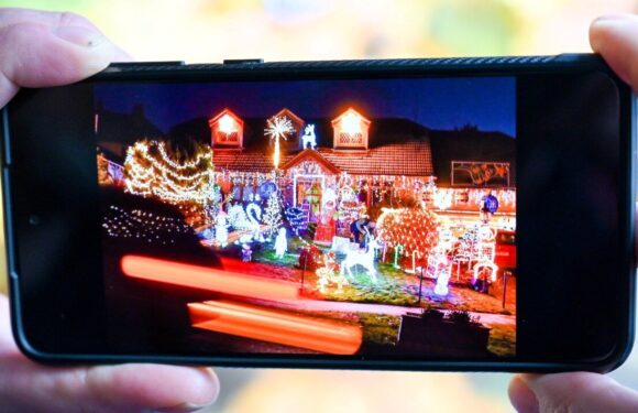 Smartphone users take 69 photos and videos, on average, over the festive season