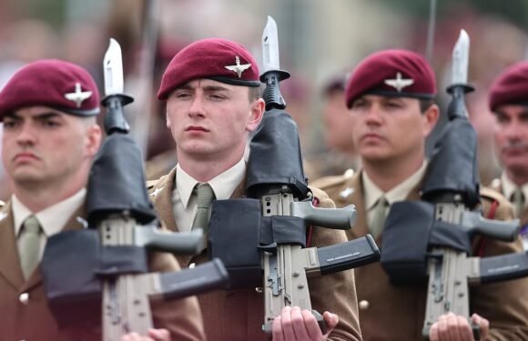 Soldiers are offered £7,500 to join the weakened Parachute Regiment
