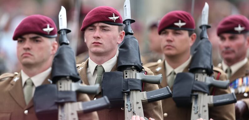 Soldiers are offered £7,500 to join the weakened Parachute Regiment