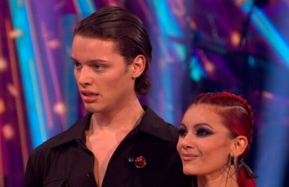 Strictly fans fuming with judges over Bobby criticism as they remind them of Dianne 15 year age gap