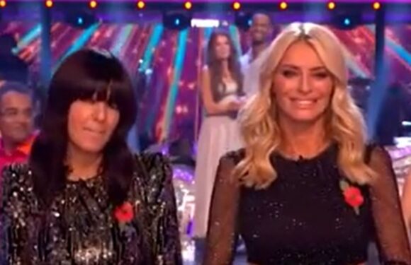 Strictly host Claudia Winkleman issues apology for awkward pause in live show