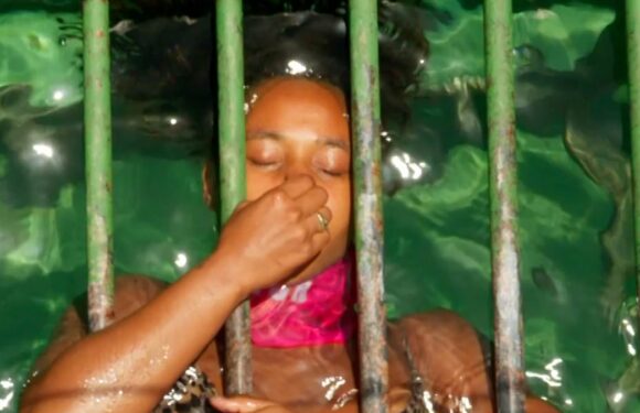 Survivor contestants take on TERRIFYING underwater challenge