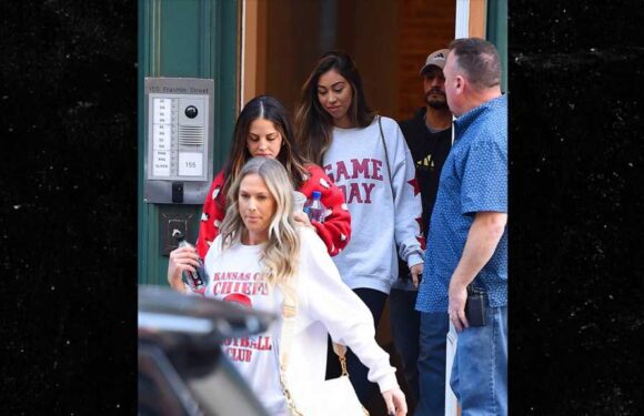 Taylor Swift Hosts Chiefs WAGs For Watch Party At NYC Apartment