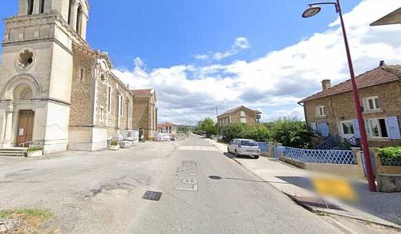 Teenage boy stabbed to death after knifemen storm festival in France