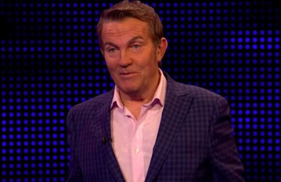The Chase's Bradley Walsh forced to halt show and apologise as contestant takes swipe at huge celebrity | The Sun