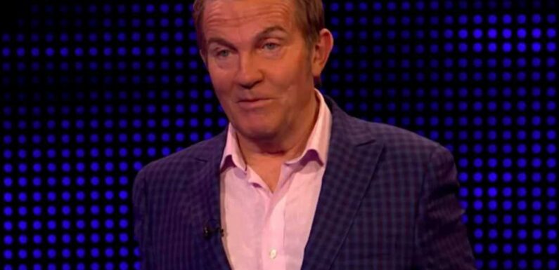 The Chase's Bradley Walsh forced to halt show and apologise as contestant takes swipe at huge celebrity | The Sun