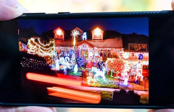 Three-quarters say their most treasured Christmas memories – are on their phones