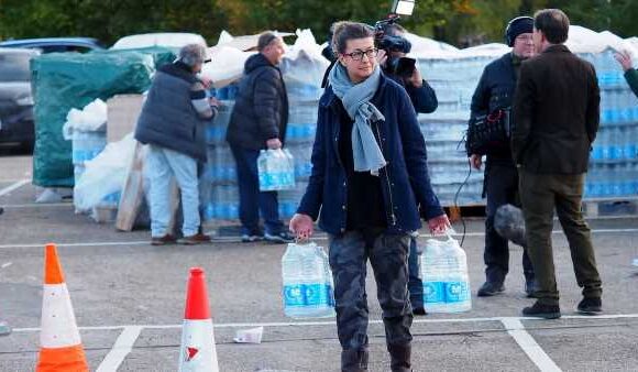 Up to 12,000 in Surrey without water amid Thames Water supply crisis