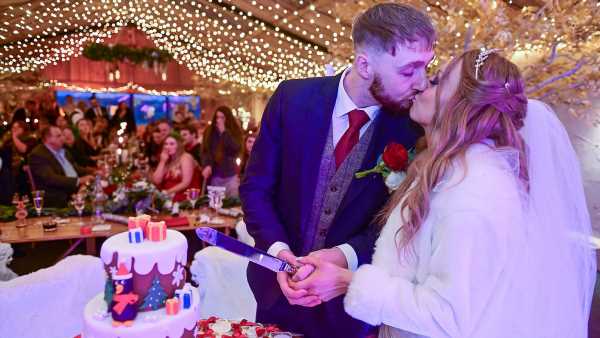 Woman, 23, with stage 4 cancer gifted Christmas-themed wedding