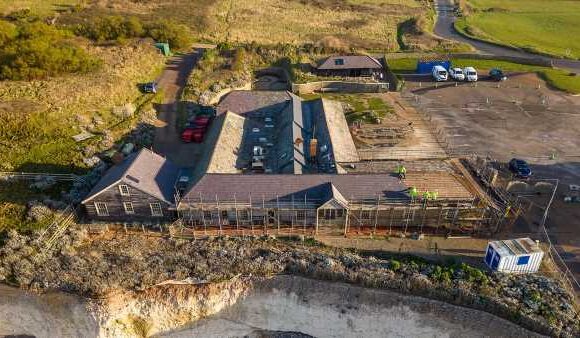 Workers begin demolishing Victorian hotel over coastal erosion fears