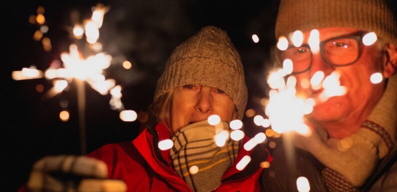 You shouldn’t wear loose clothing when using sparklers – it could cause accident
