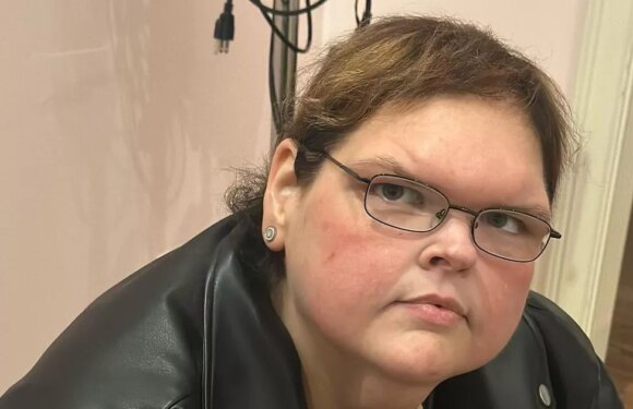 1000lb Sisters Amy leans on sister Tammy as shes left hopeless after divorce