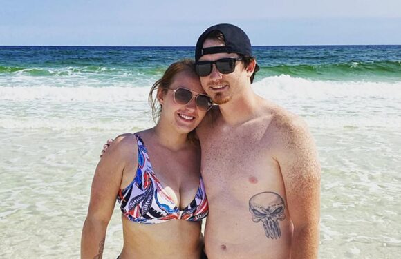 Anna 'Chickadee' Cardwell got MARRIED after finding out she had cancer