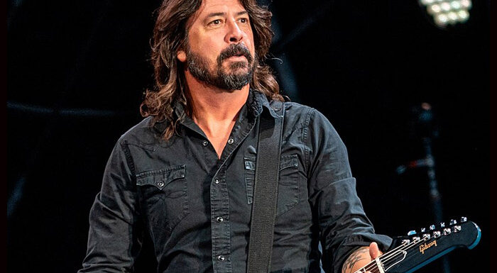 Dave Grohl Shares Live Video Of Extended Rendition Of 'Play'