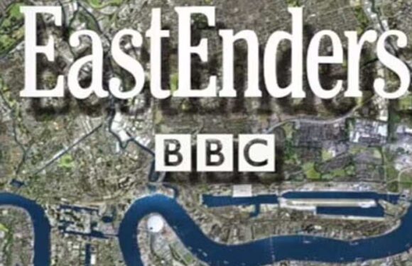 EastEnders hunk 'splits from Hollywood star girlfriend after a year'