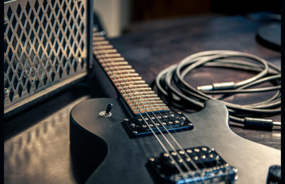 Former KISS Guitarist Ace Frehley Shares Title Track From Upcoming Solo Album '10,000 Volts'