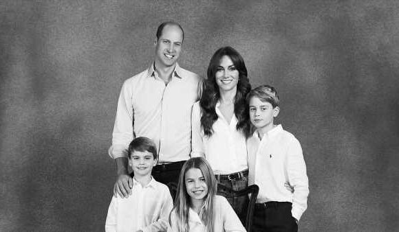 French media gush over Christmas card photo of Prince George