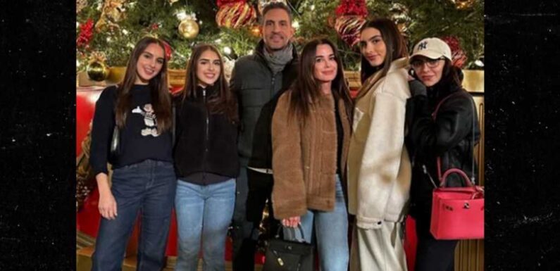 Kyle Richards & Estranged Husband Mauricio Umansky Pose for Family Photo