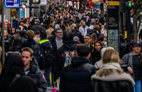London descends into 'absolute carnage' as tourists swamp the city