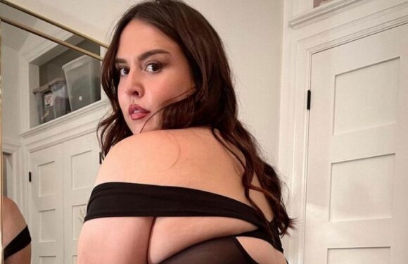 Model famed for 55-inch bum waves urn at trolls who say mum wouldnt be proud