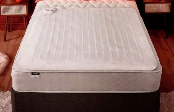 Money-saving deal gets electric blanket that ‘lowers bills at night’ for £6.83