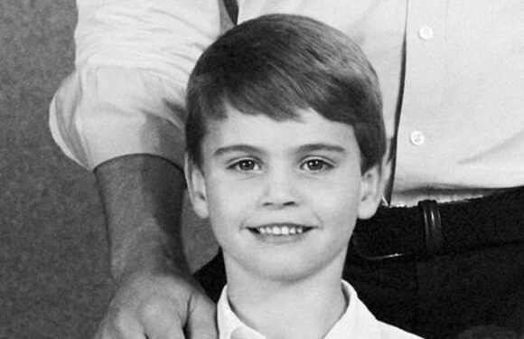 Mystery over Royal photo as Prince Louis seems to be missing a finger