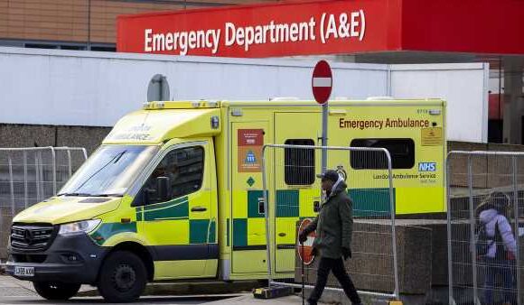 NHS facing new winter crisis as medical chief warns of A&E chaos