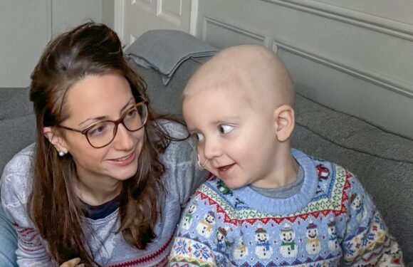 Parents desperate bid to raise £1million to fly son with cancer to US