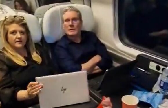 Pro-Palestine activist accosts Keir Starmer on a train