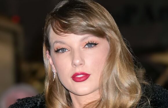 Taylor Swift is glamorous at premiere of Emma Stone's new film