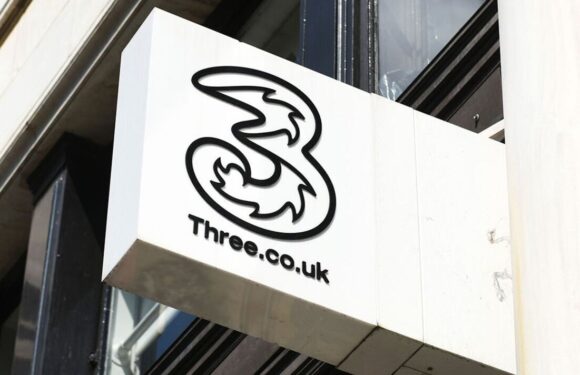 Three Mobile users fume as thousands left with no mobile signal